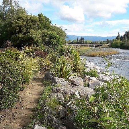Absolute Riverside Turangi Bagian luar foto